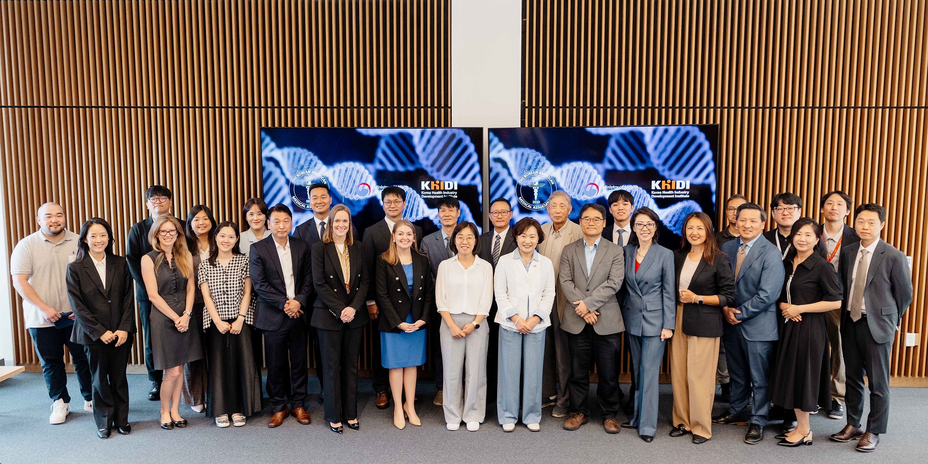 한국보건산업진흥원-TMC MOU 체결식 참석
